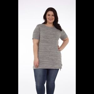 📦 Full Figure Short Sleeve Top